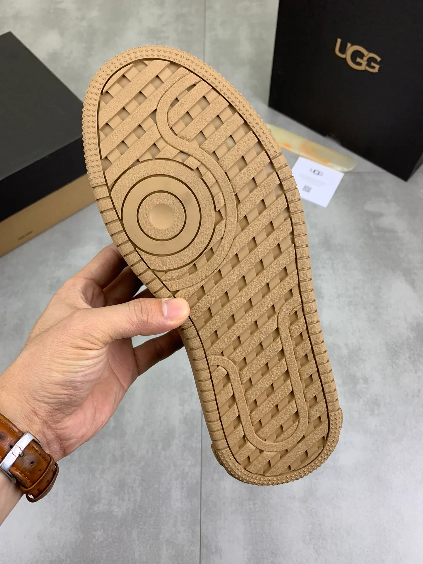 Men's Men's Shoes P620 [New Style] 💰 🆘 "Real Wool" [UGG] 👉 Popular men's shoes official website synchronization 🔰 Genuine quality [proud] is not comparable to the imitations in the general market 🌀 The upper is imported Italian frosted cowhide, and the lining: foot pad 🅰️ grade 🐑 real wool 👻 Only Grade A can show the effect The hand feels smooth and delicate 🔱The shoe shape is grand, only genuine factories can achieve it 🎄The perfect toughness of the original outsole 👻⬛️ allows customers to bid farewell to one-time consumption. Real wool lining, super warm. 4⃣️Color options available Size: 38-44